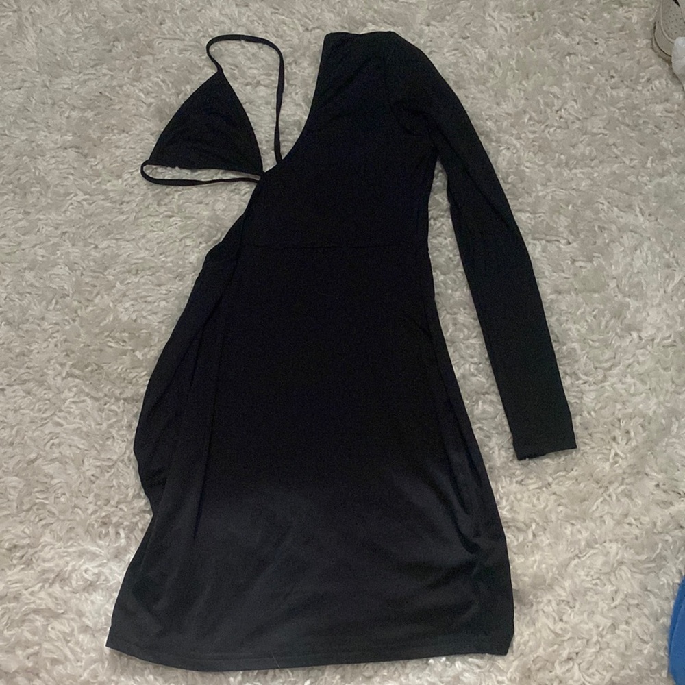 juniors black medium long sleeve dress with cutout